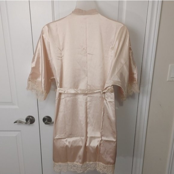 Cream silk like robe xxl - Picture 5 of 8